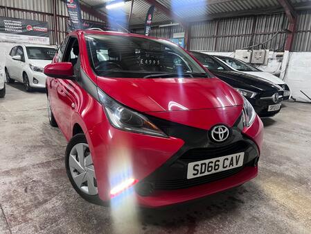 TOYOTA AYGO 1.0 VVT-i x-play